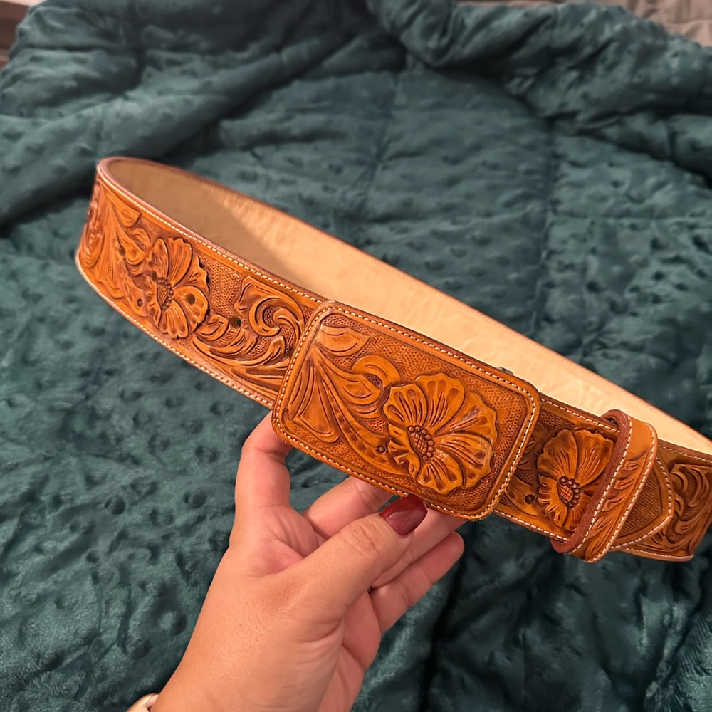 Women embroidered belt